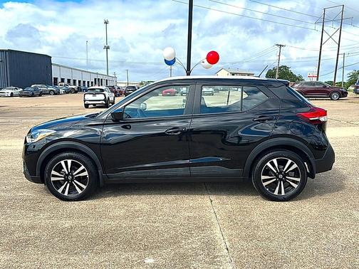 Super Black 2019 Nissan Kicks SV