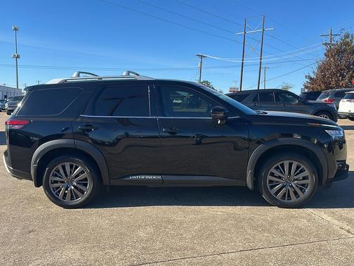 2022 Nissan Pathfinder SL 2WD
