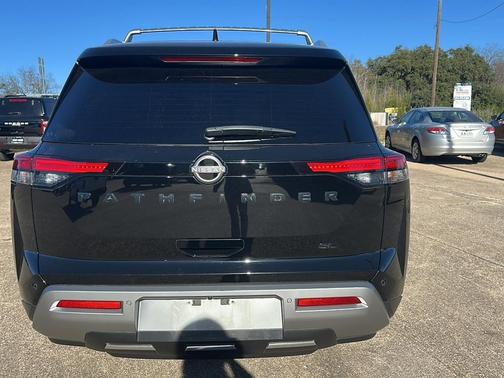 2022 Nissan Pathfinder SL 2WD