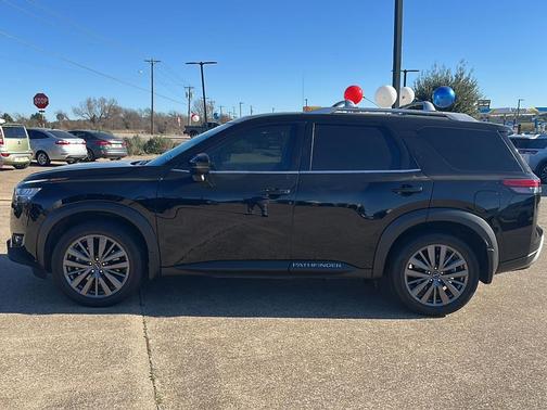 2022 Nissan Pathfinder SL 2WD