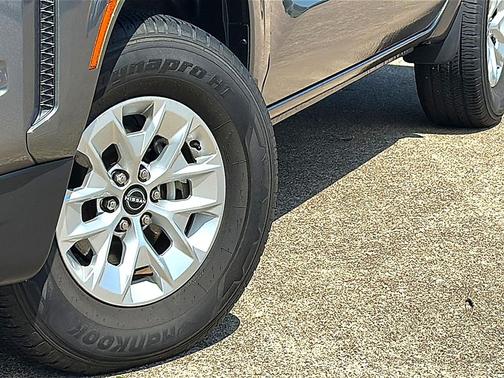 Gun Metallic 2024 Nissan Frontier SV