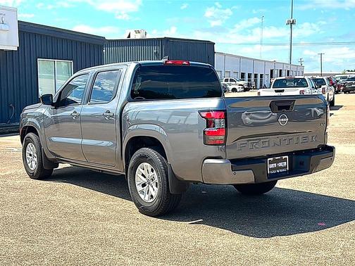 Gun Metallic 2024 Nissan Frontier SV