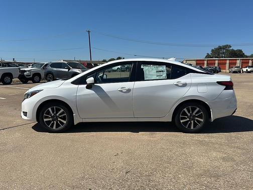 2025 Nissan Versa 1.6 SV