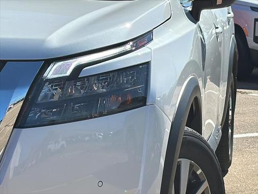 2025 Nissan Pathfinder SL FWD