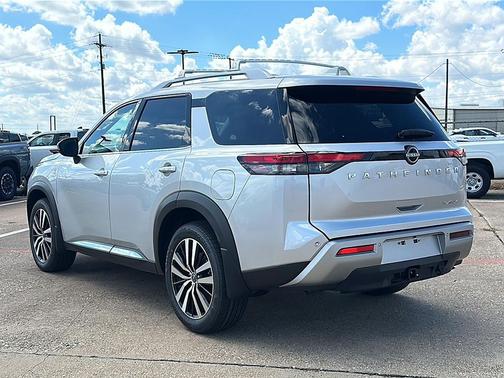 2025 Nissan Pathfinder Platinum FWD
