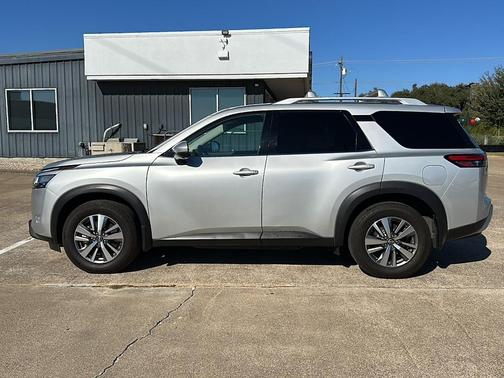 2023 Nissan Pathfinder SL 4WD