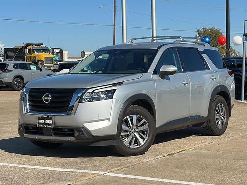 2023 Nissan Pathfinder SL 4WD