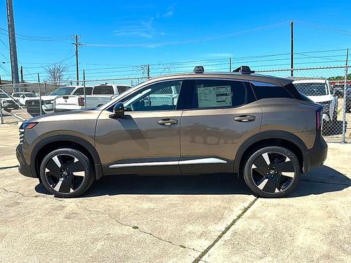 Canyon Bronze Metallic 2026 Nissan Kicks SR