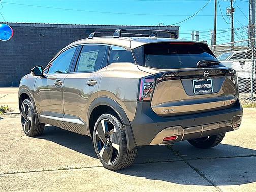 Canyon Bronze Metallic 2026 Nissan Kicks SR