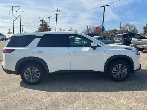 2022 Nissan Pathfinder S 2WD