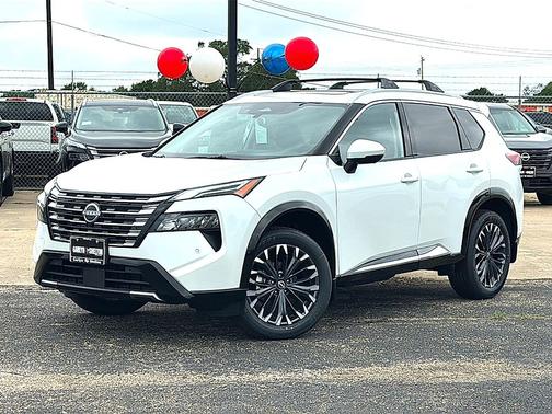 Everest White Pearl TriCoat 2026 Nissan Rogue Platinum