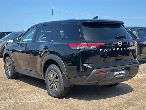 2025 Nissan Pathfinder S FWD