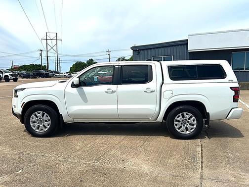 Glacier White 2024 Nissan Frontier SV