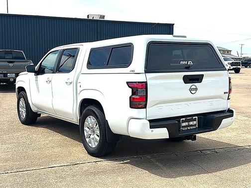 Glacier White 2024 Nissan Frontier SV