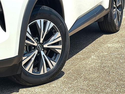 Pearl White Tricoat 2023 Nissan Rogue SV