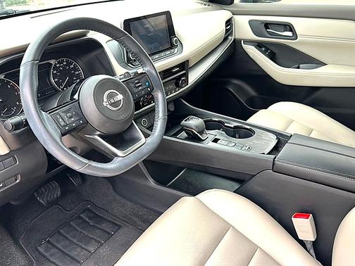 Pearl White Tricoat 2023 Nissan Rogue SV