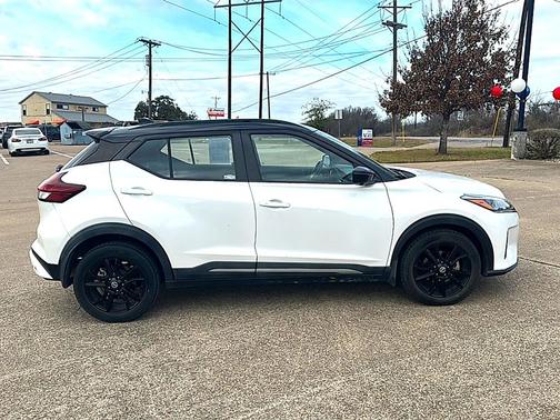 2021 Nissan Kicks SR