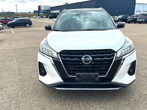2021 Nissan Kicks SR