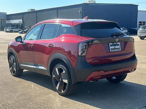 2025 Nissan Kicks SR