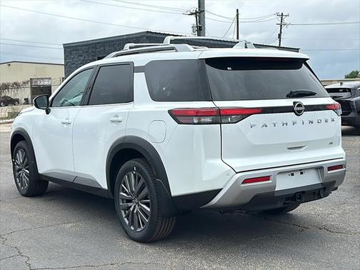 2025 Nissan Pathfinder SL FWD