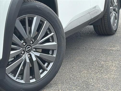 2025 Nissan Pathfinder SL FWD
