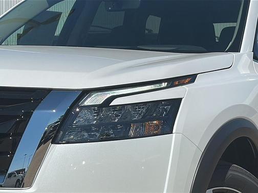 2025 Nissan Pathfinder Platinum FWD