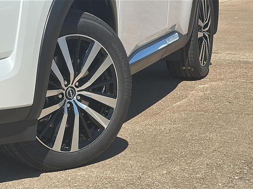 2025 Nissan Pathfinder Platinum FWD