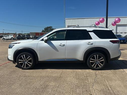 2025 Nissan Pathfinder Platinum FWD