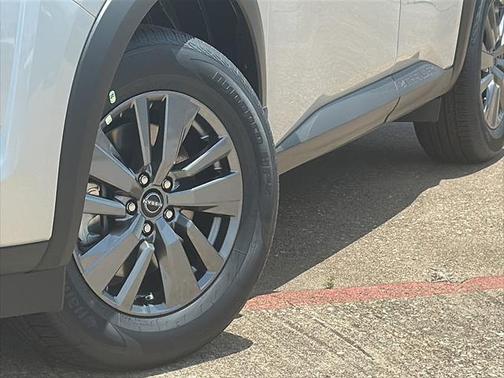 2025 Nissan Pathfinder S FWD