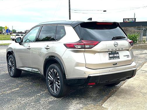 Champagne Silver Metallic / Super Black Two-tone 2026 Nissan Rogue Platinum