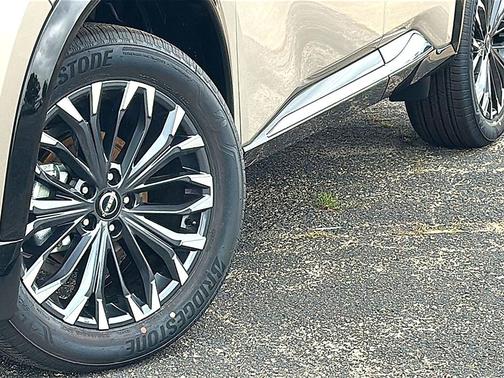 Champagne Silver Metallic / Super Black Two-tone 2026 Nissan Rogue Platinum