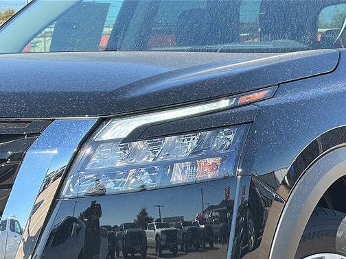 2025 Nissan Pathfinder SL FWD