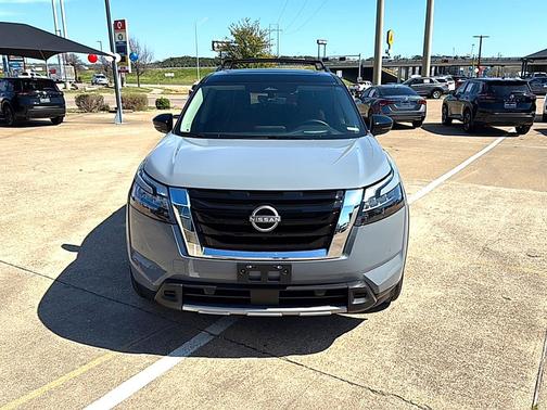 2025 Nissan Pathfinder Platinum FWD