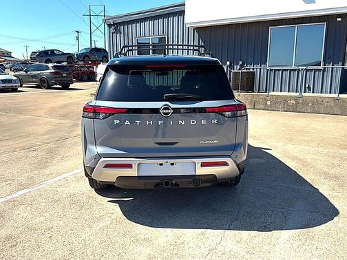 2025 Nissan Pathfinder Platinum FWD