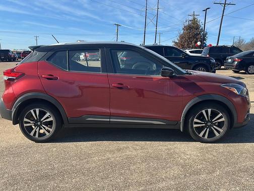 2020 Nissan Kicks SR