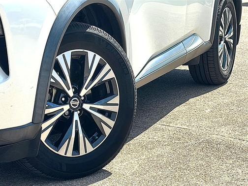 Pearl White Tricoat 2021 Nissan Rogue SV