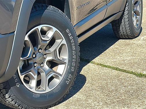 2022 Jeep Cherokee Trailhawk