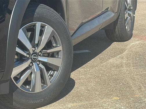 2025 Nissan Pathfinder SL FWD