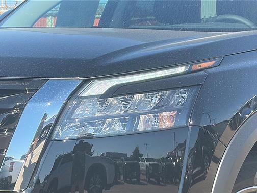 2025 Nissan Pathfinder SL FWD