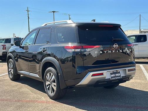2025 Nissan Pathfinder SL FWD