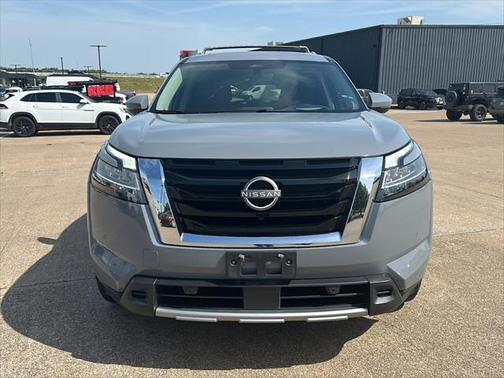 2023 Nissan Pathfinder Platinum FWD