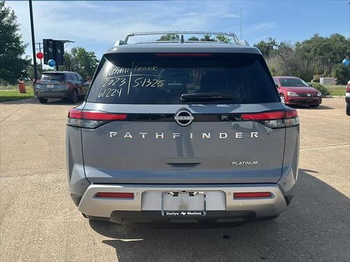 2023 Nissan Pathfinder Platinum FWD