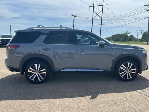 2023 Nissan Pathfinder Platinum FWD