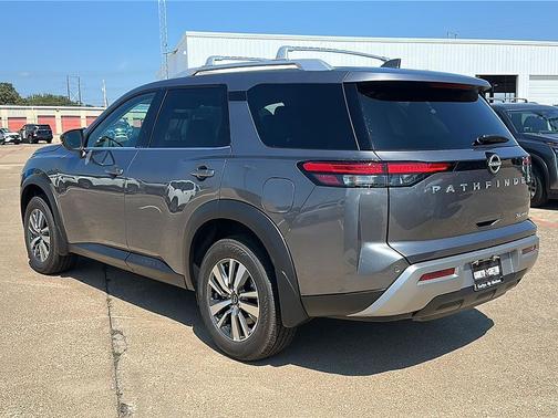 2025 Nissan Pathfinder SL 4WD