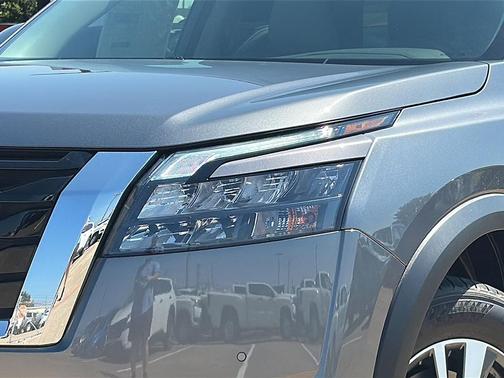 2025 Nissan Pathfinder SL 4WD