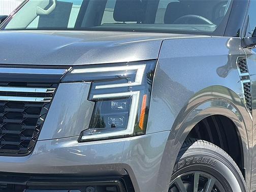 2025 Nissan Armada SV 2WD