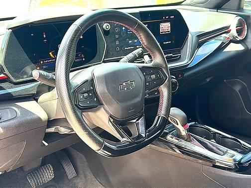 Summit White 2025 Chevrolet Trax FWD 2RS
