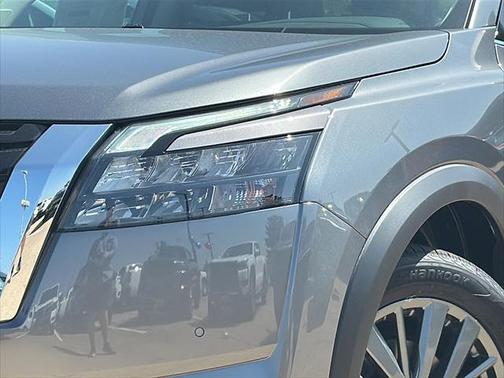 2025 Nissan Pathfinder SL FWD