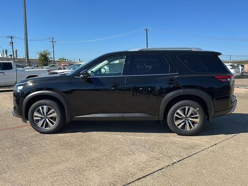 2025 Nissan Pathfinder SL FWD