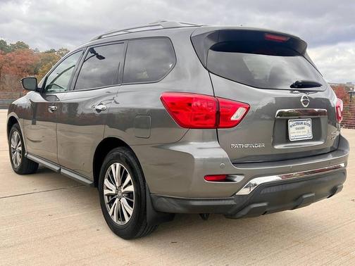 2018 Nissan Pathfinder SV
